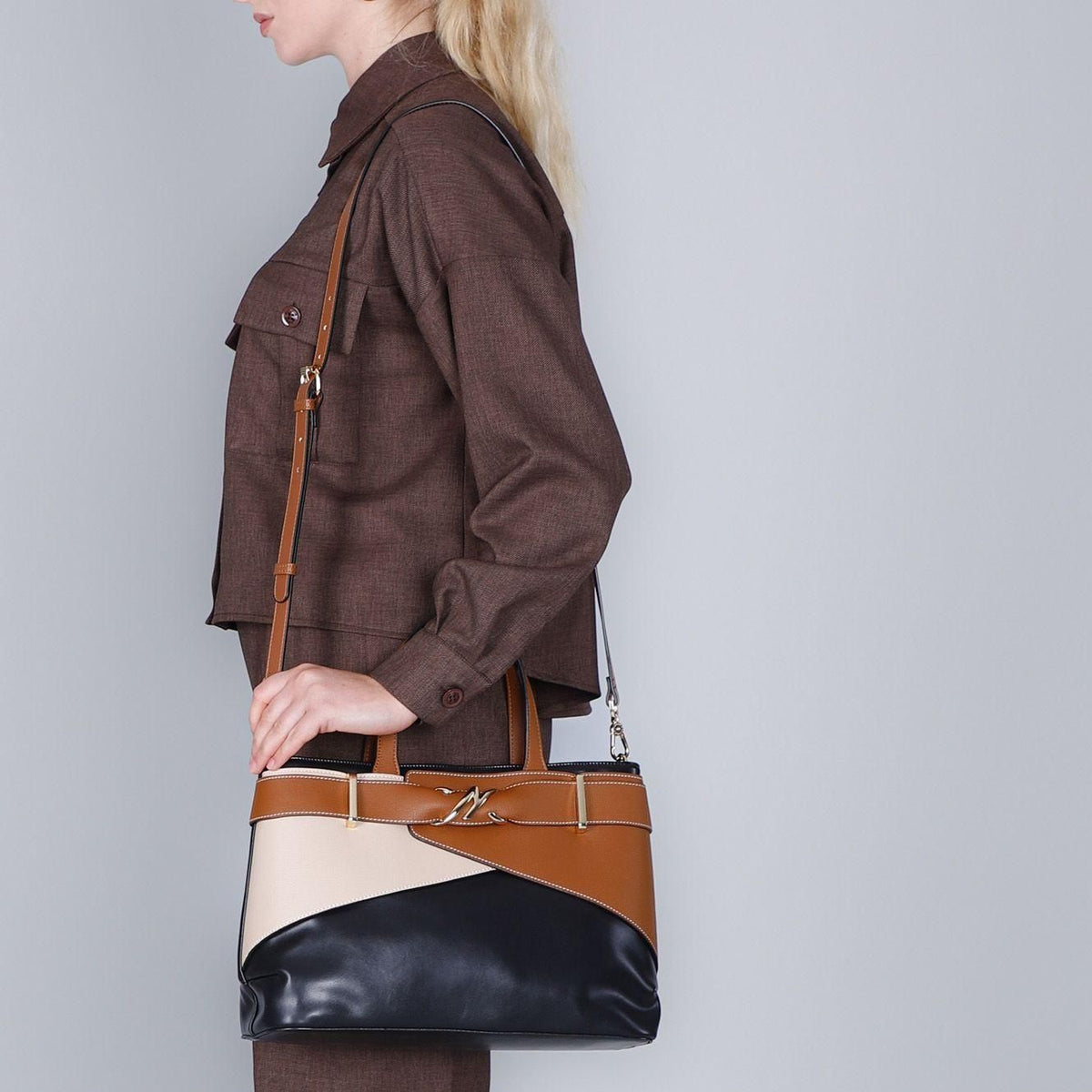 Borsa a mano in similpelle di CafèNoir con un elegante passante WG0918