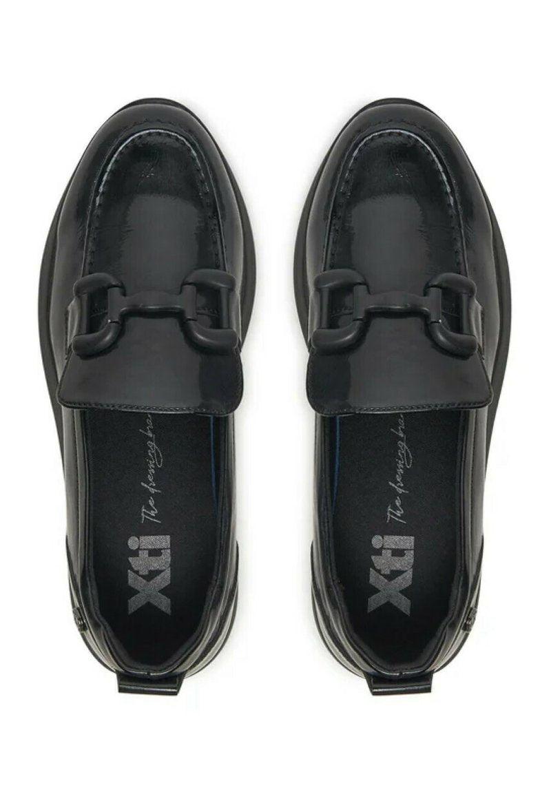 Mocassino XTI con fondo gomma e fibbia decorativa 143426