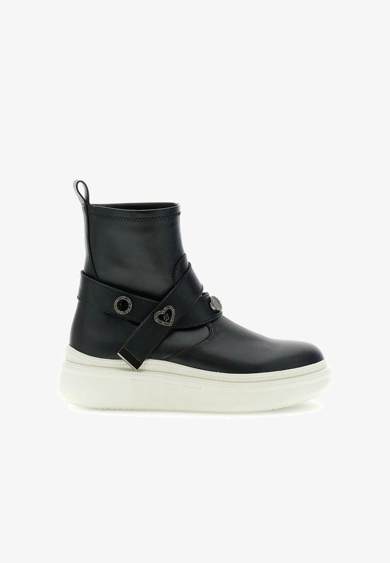 Tronchetti donna in pelle nera di CafèNoir con cinturino gioiello DS1016