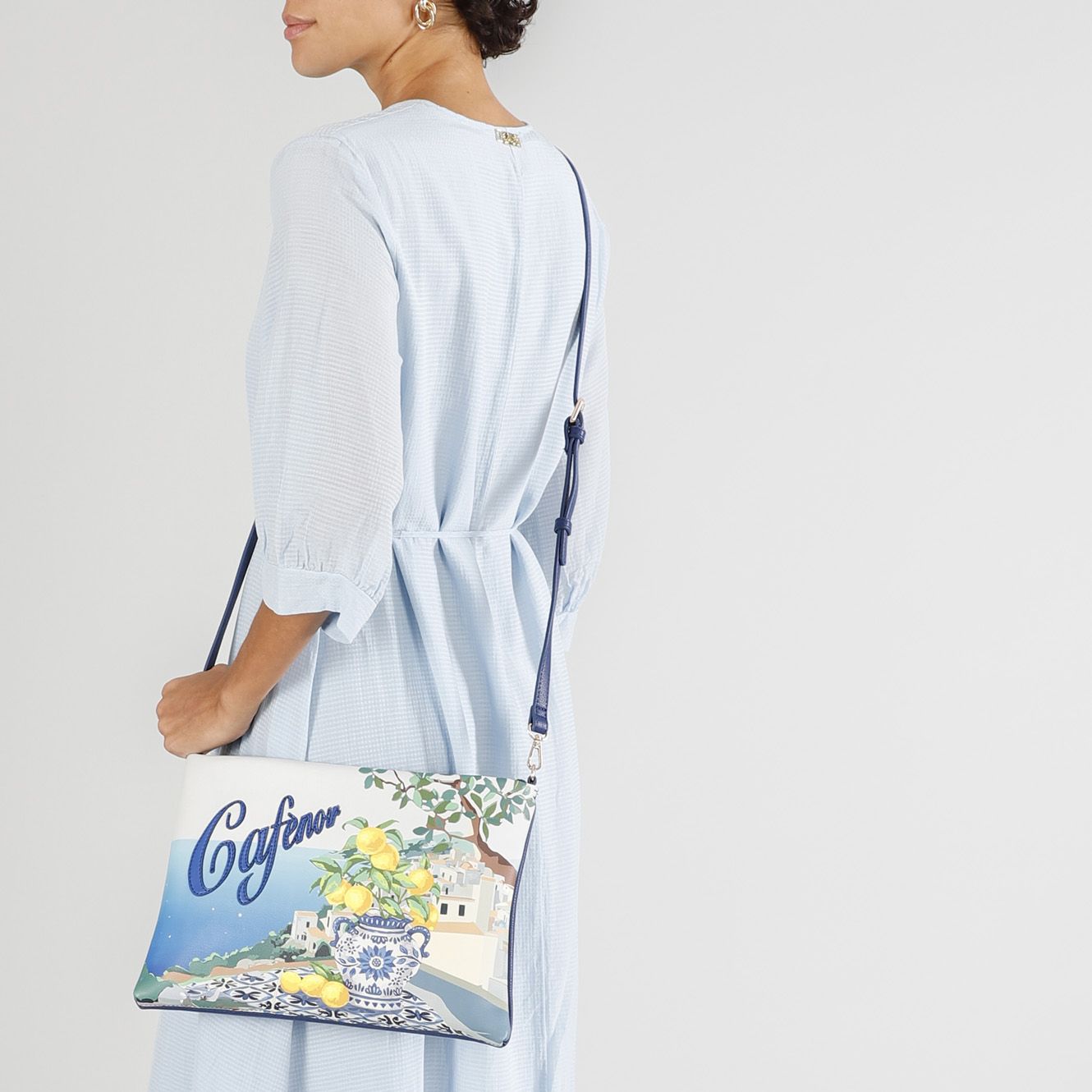 Borsa Cafènoir Pochette con stampa, manigliotto e tracolla removibile blu JB0013