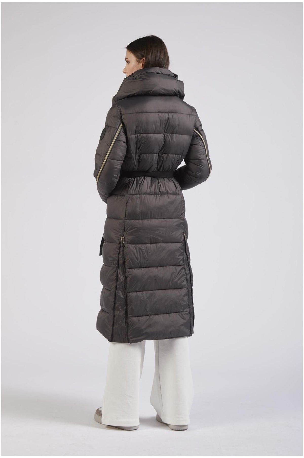 Cafènoir JN0047 Piumino Marrone con cintura elastica trapuntato con caldo ed avvolgente collo