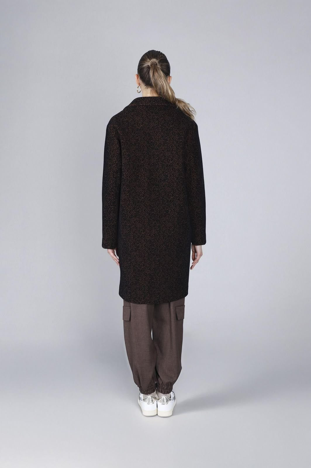 Cappotto monopetto al ginocchio di CafèNoir dalla linea ad ovetto JI0100