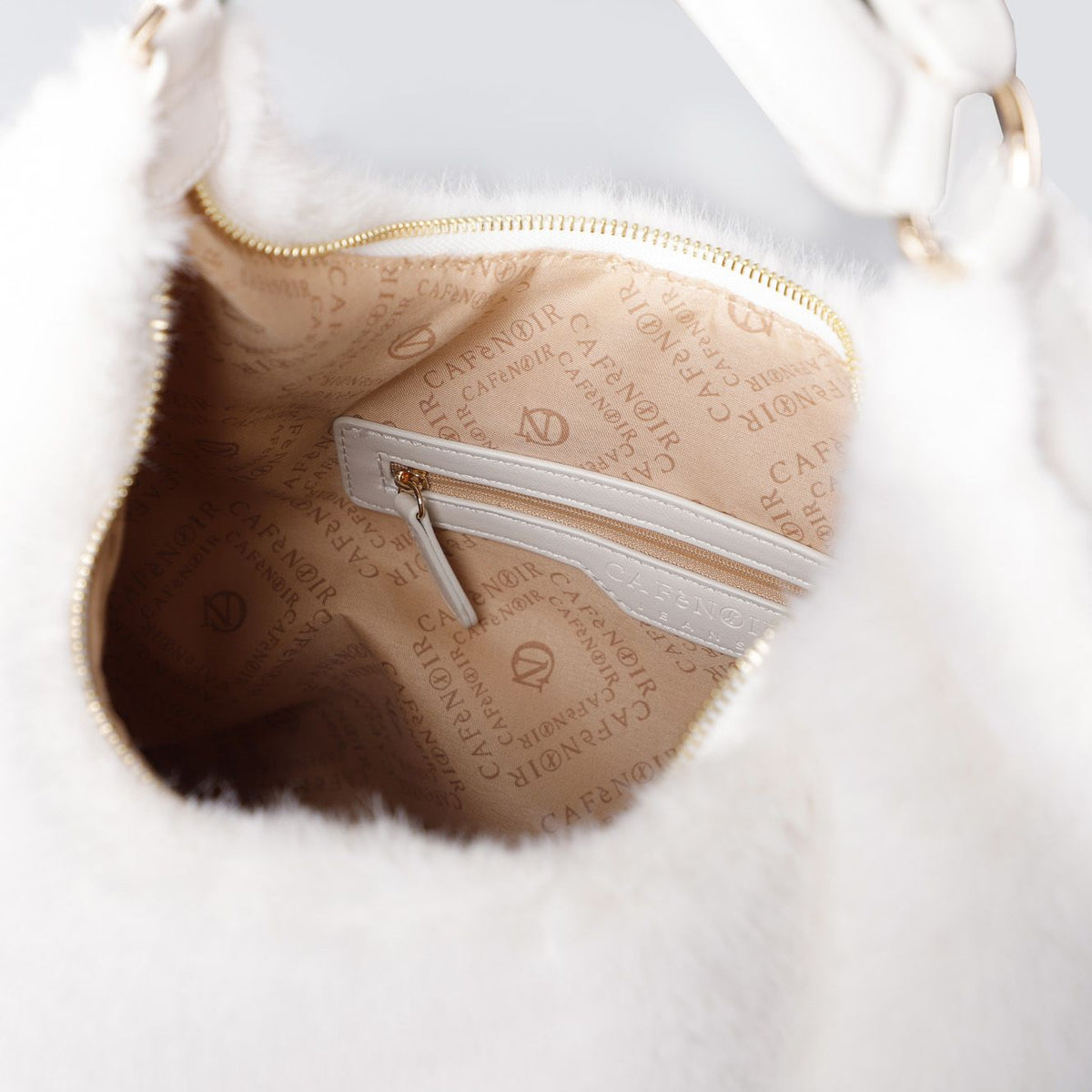 Borsa Cafènoir Sacca in pelliccia sintetica con spallaccio e logo bianco JB0019