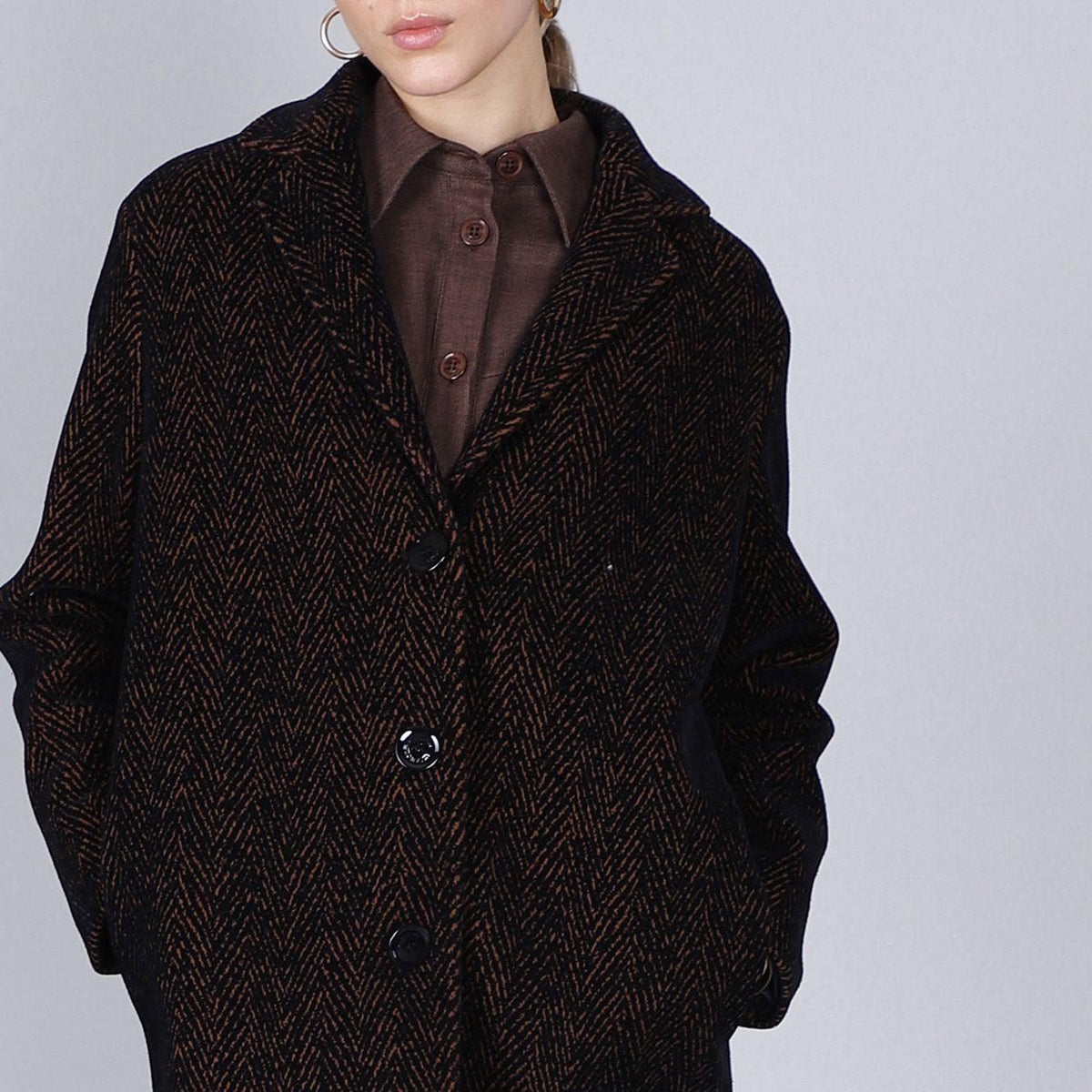 Cappotto monopetto al ginocchio di CafèNoir dalla linea ad ovetto JI0100