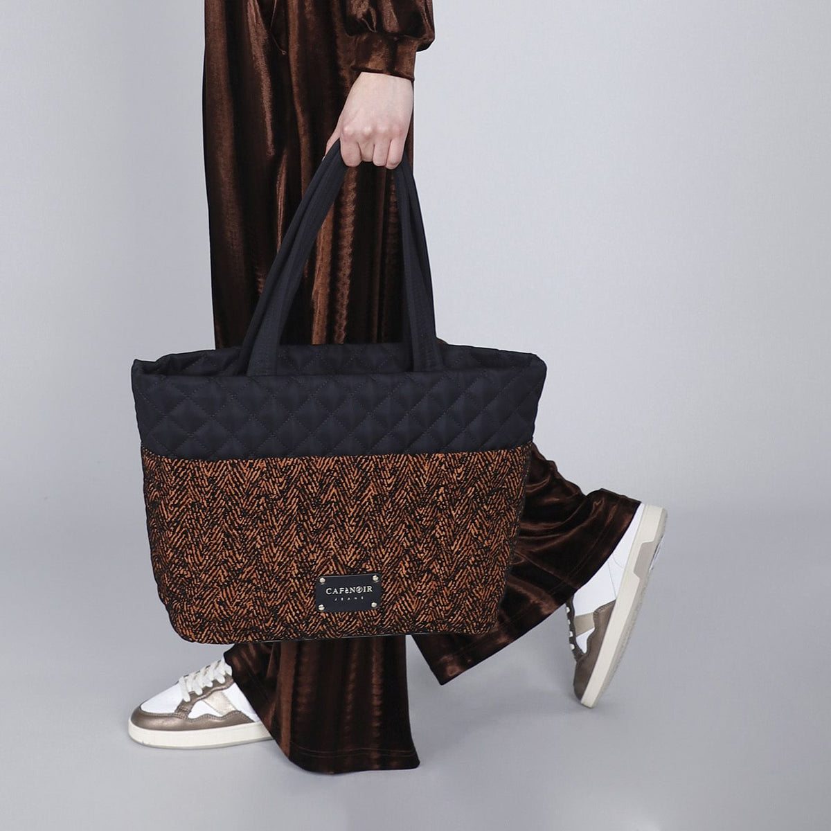 Shopping bag di CafèNoir trapuntata in nylon con stampa floccato JB0017