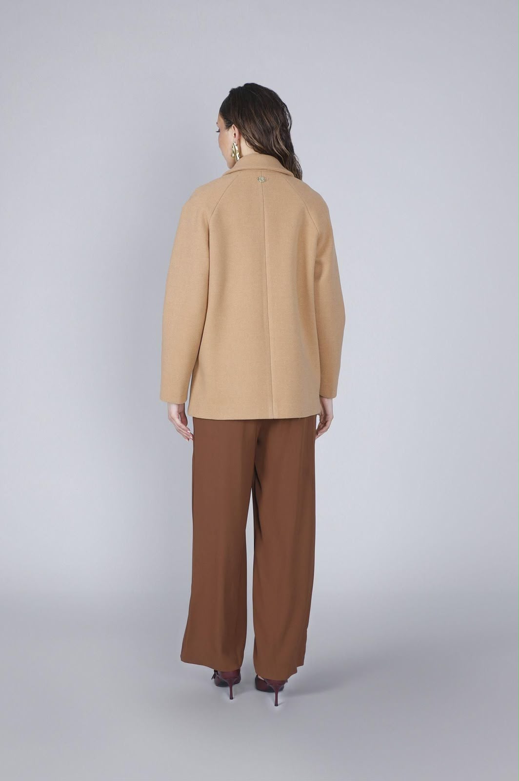 Cappotto corto doppiopetto di CafèNoir con manica raglan JI0104