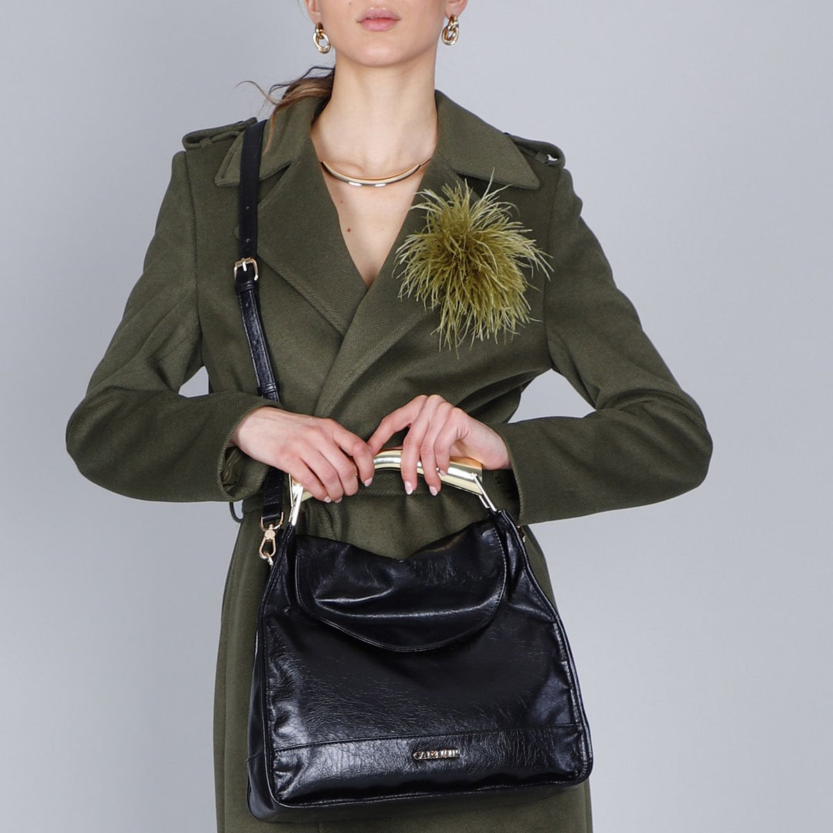 Borsa donna di CafèNoir con effetto pelle lucida e manico metallico YF0910