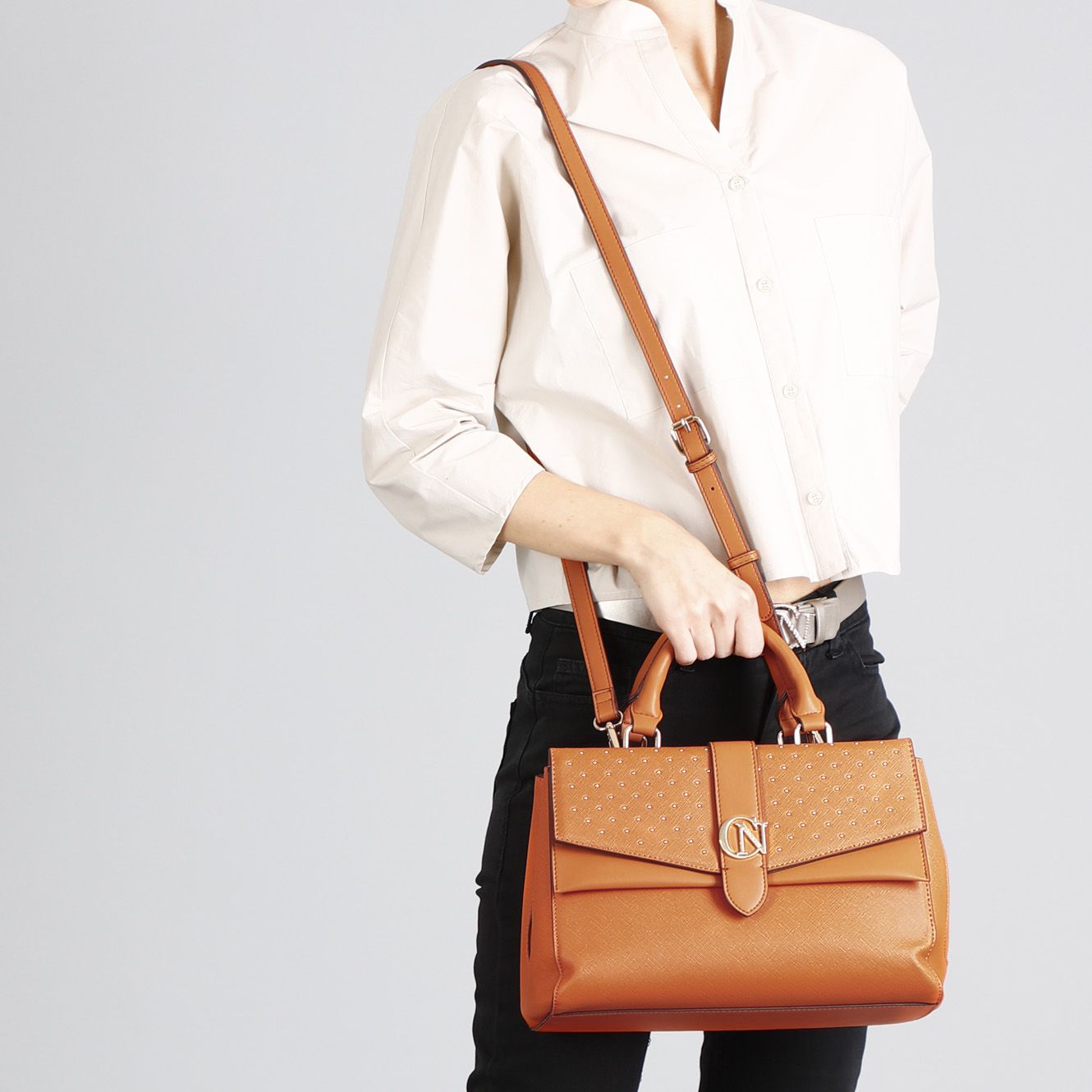 Borsa Bauletto Cafènoir rigido in saffiano con microborchie e charm cafènoir mango
